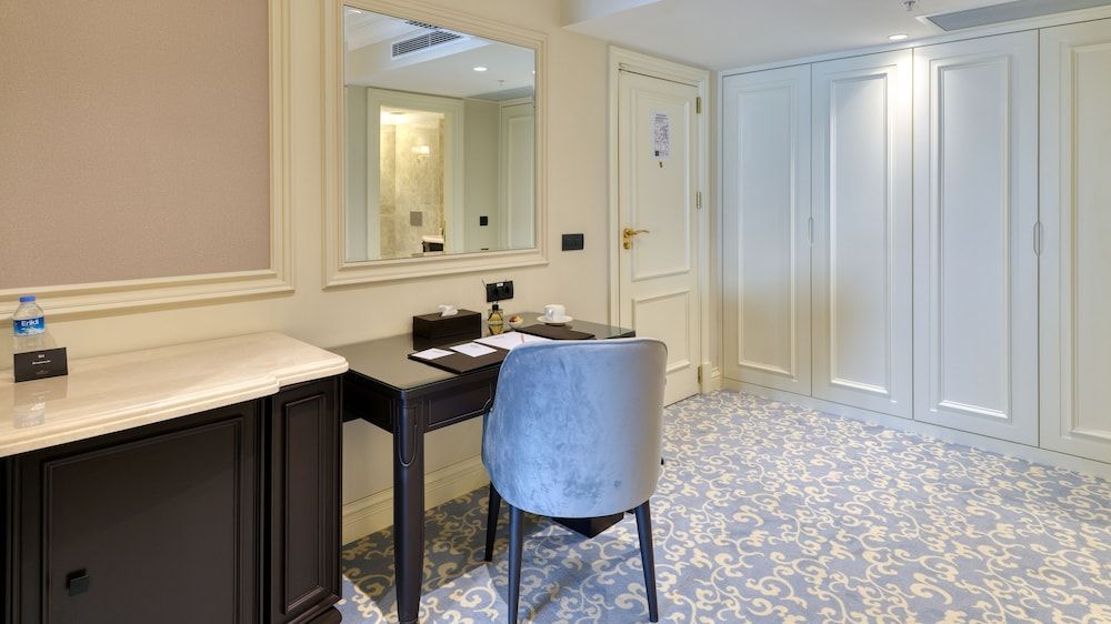 Dekalb Hotel Eco Double Room without Window 7