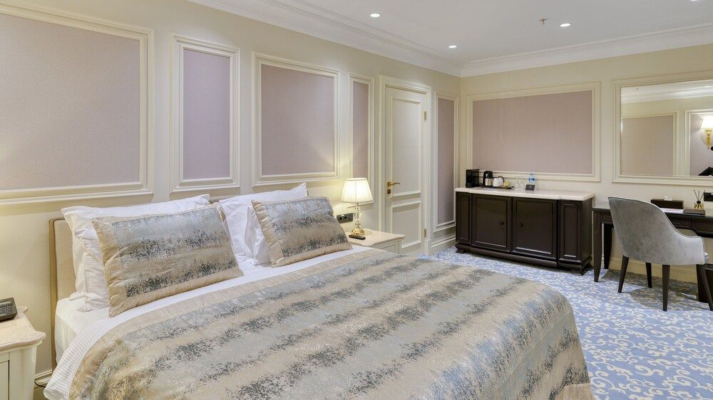 Dekalb Hotel Eco Double Room without Window 2