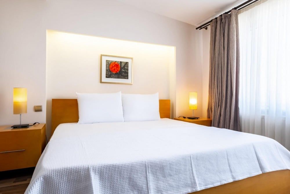 Fascinating Flat Near City s Mall With Terrace Apartment 33