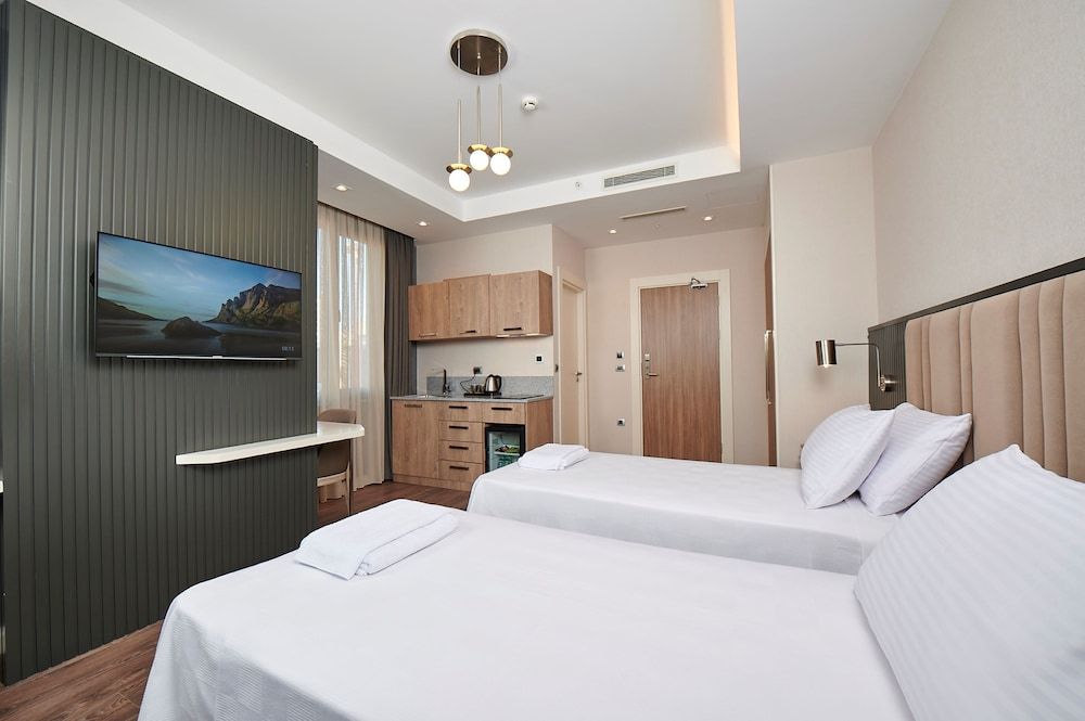 undefined Livinton Hotel 3