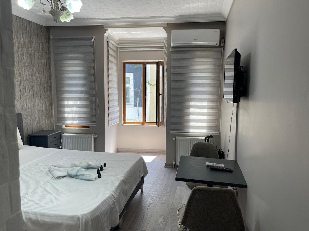 undefined Taksim Yamac Suit 9