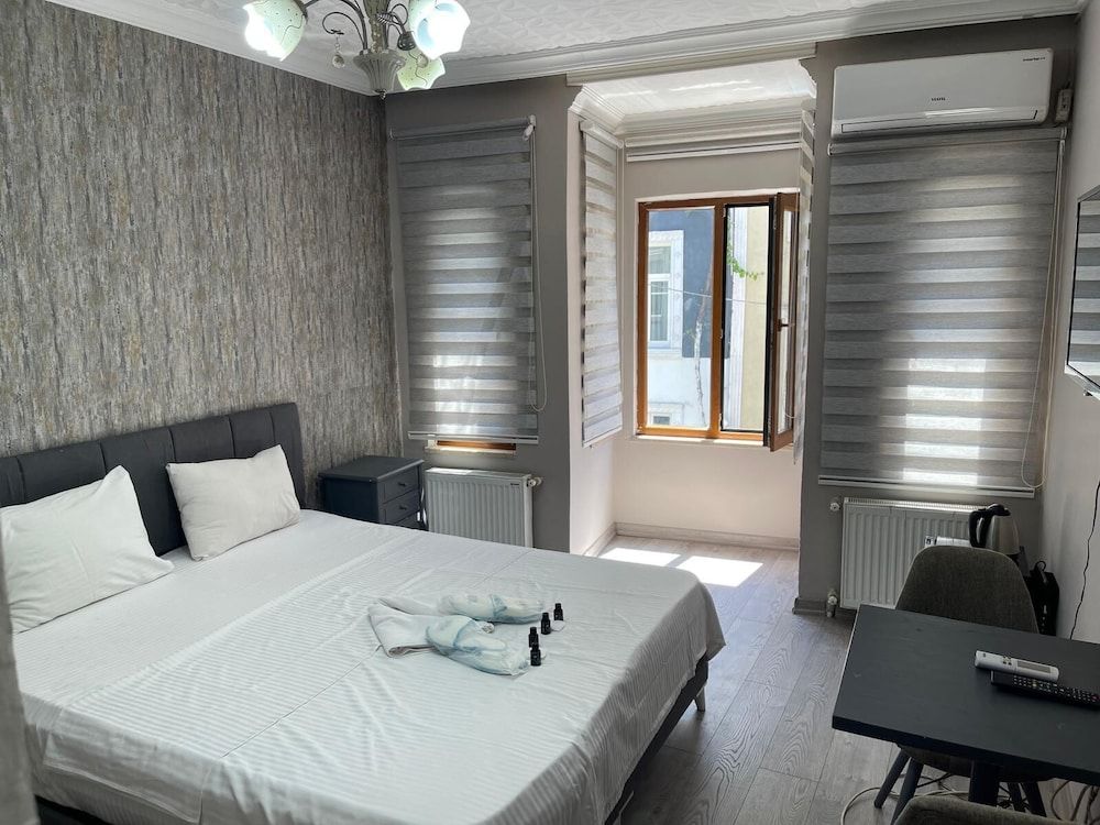 undefined Taksim Yamac Suit