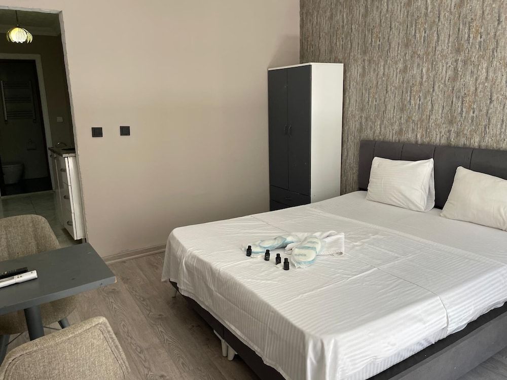 undefined Taksim Yamac Suit 4