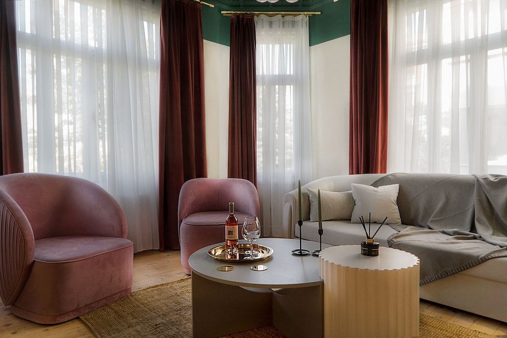 Magnova Vitality Boutique Hotel Deluxe King Room with Bathtub 8