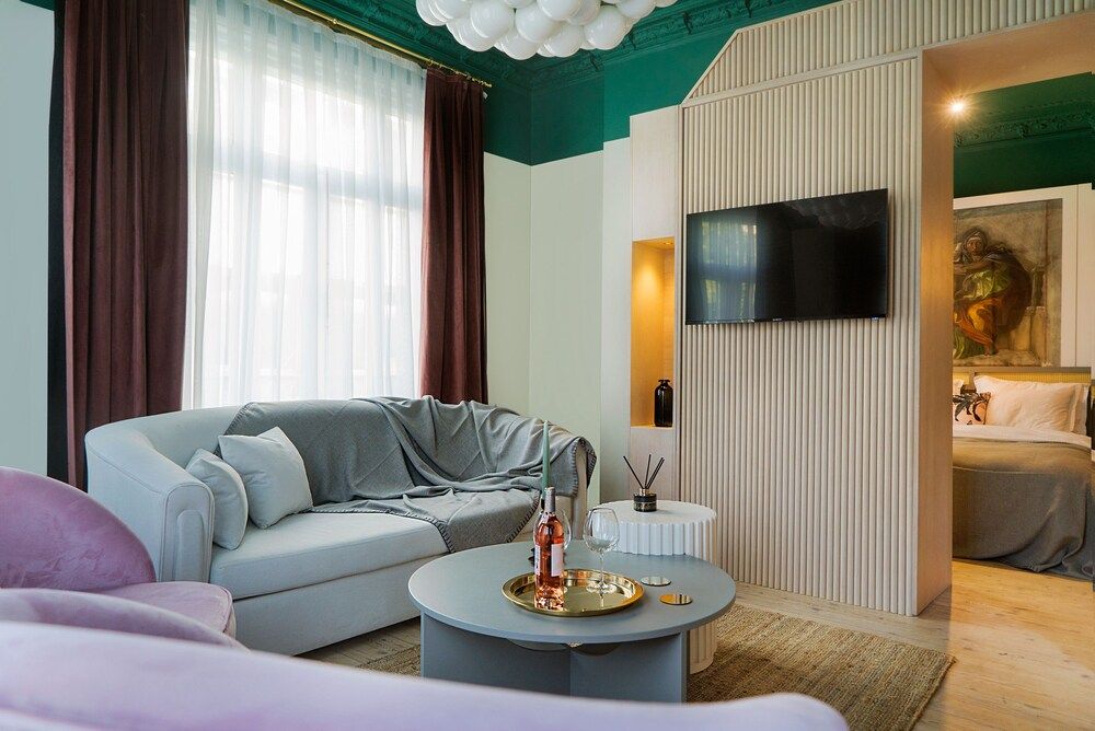 Magnova Vitality Boutique Hotel Deluxe King Room with Bathtub 7