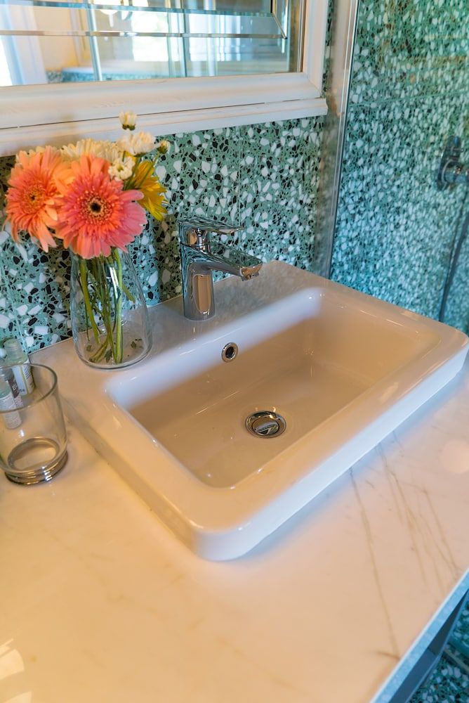 Magnova Vitality Boutique Hotel Deluxe King Room with Bathtub 11