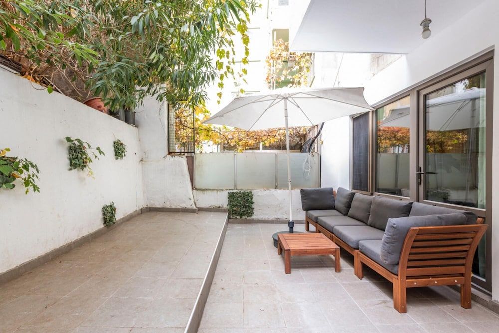 undefined Sleek and Central Flat With Backyard in Besiktas 4