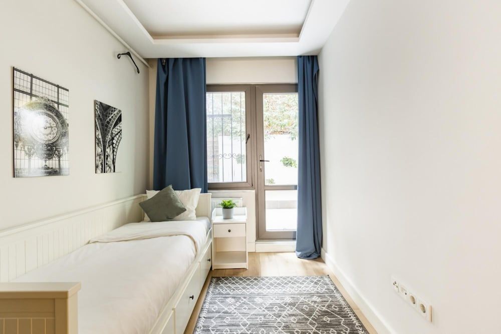 undefined Sleek and Central Flat With Backyard in Besiktas 8