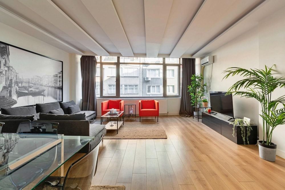 undefined Sleek and Central Flat With Backyard in Besiktas 5