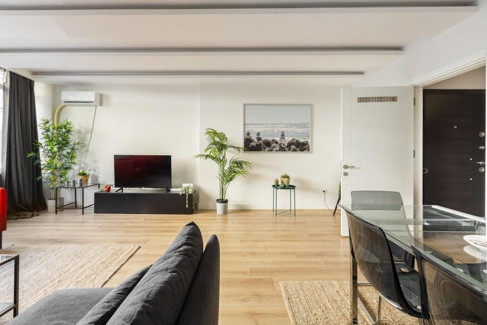 undefined Sleek and Central Flat With Backyard in Besiktas 6