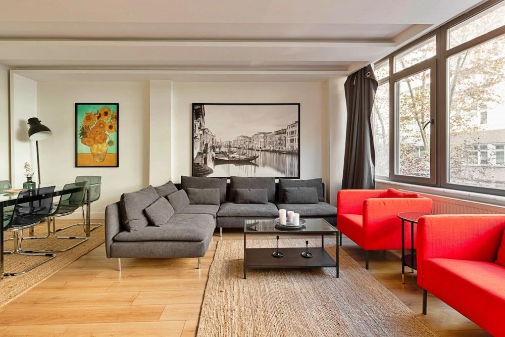undefined Sleek and Central Flat With Backyard in Besiktas