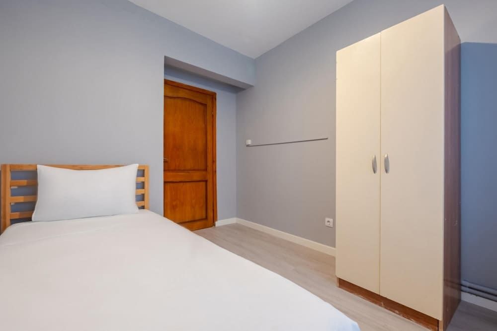 undefined Central Flat 800 m to Cevahir Mall in Sisli 2