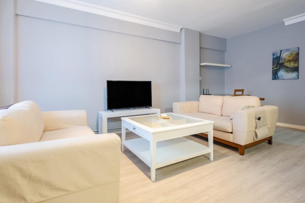 undefined Central Flat 800 m to Cevahir Mall in Sisli