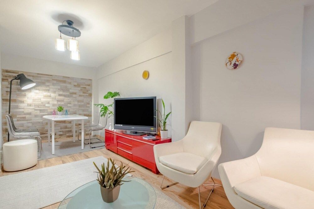 undefined Colorful and Central Flat With Balcony in Kadikoy 7
