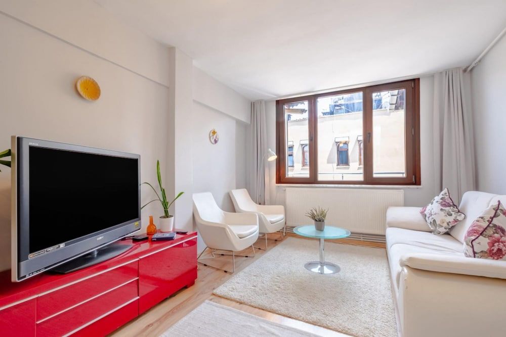 undefined Colorful and Central Flat With Balcony in Kadikoy 6