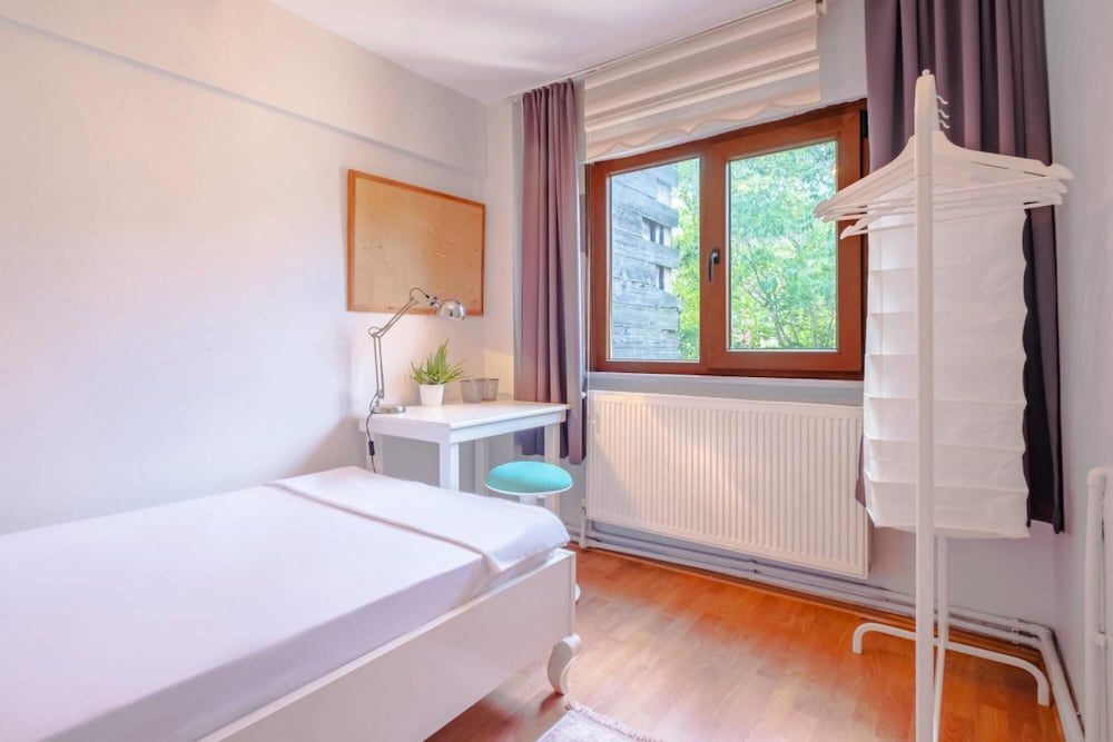 undefined Colorful and Central Flat With Balcony in Kadikoy 2