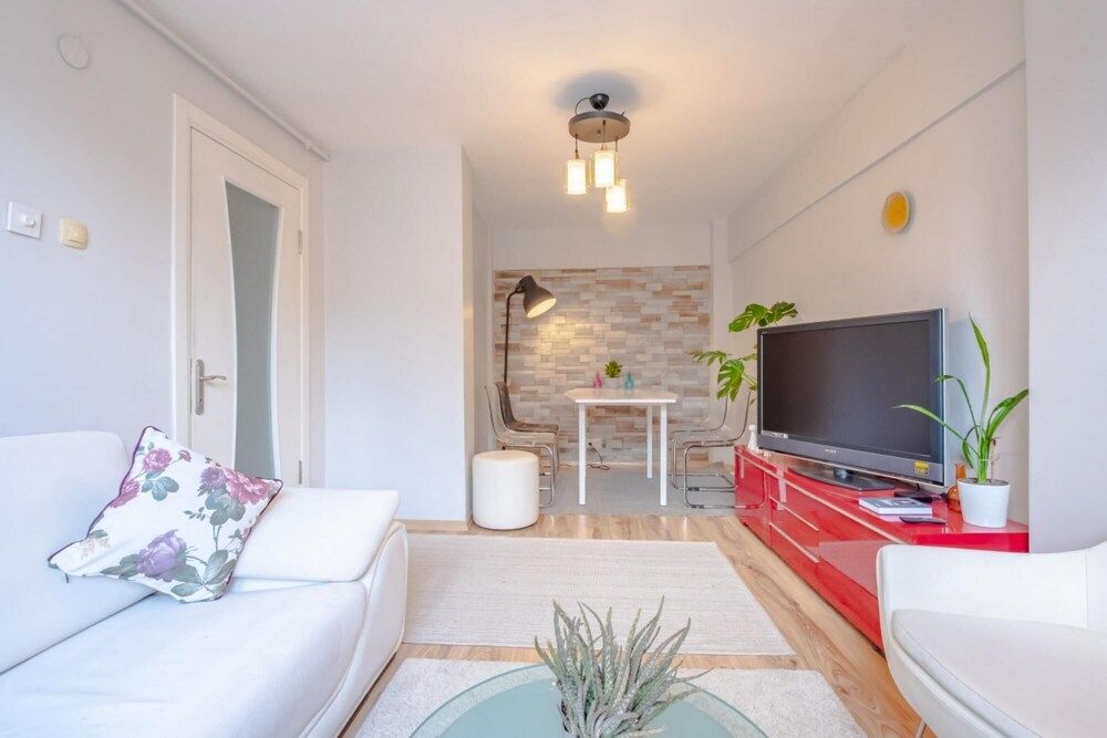 undefined Colorful and Central Flat With Balcony in Kadikoy