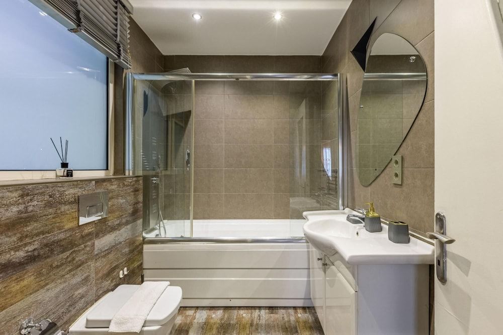 undefined Comfy Flat Near Nisantasi and Taksim in Sisli 6