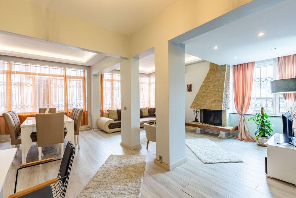 undefined Comfy Flat Near Nisantasi and Taksim in Sisli 3