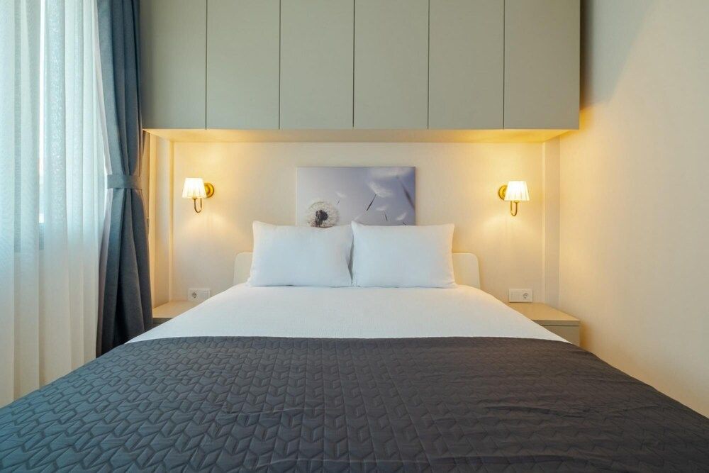 undefined Spectacular Flat Near Bull Statue in Kadikoy 2