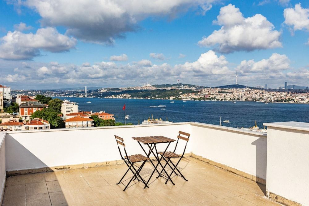 undefined Central Apartment With Bosphorus View in Cihangir 10