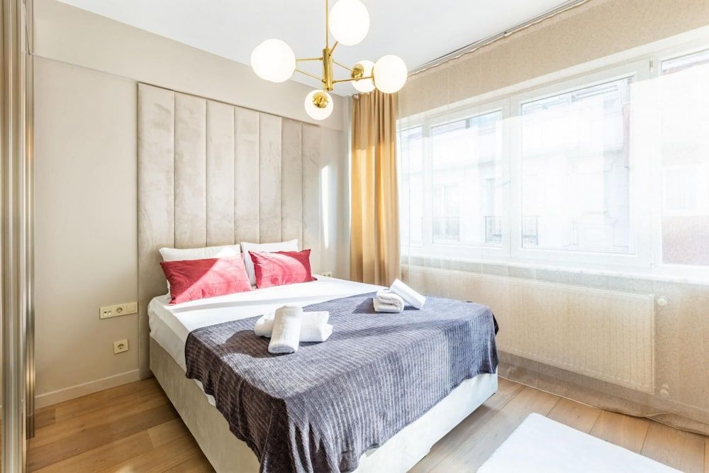 undefined Central Apartment With Bosphorus View in Cihangir 7