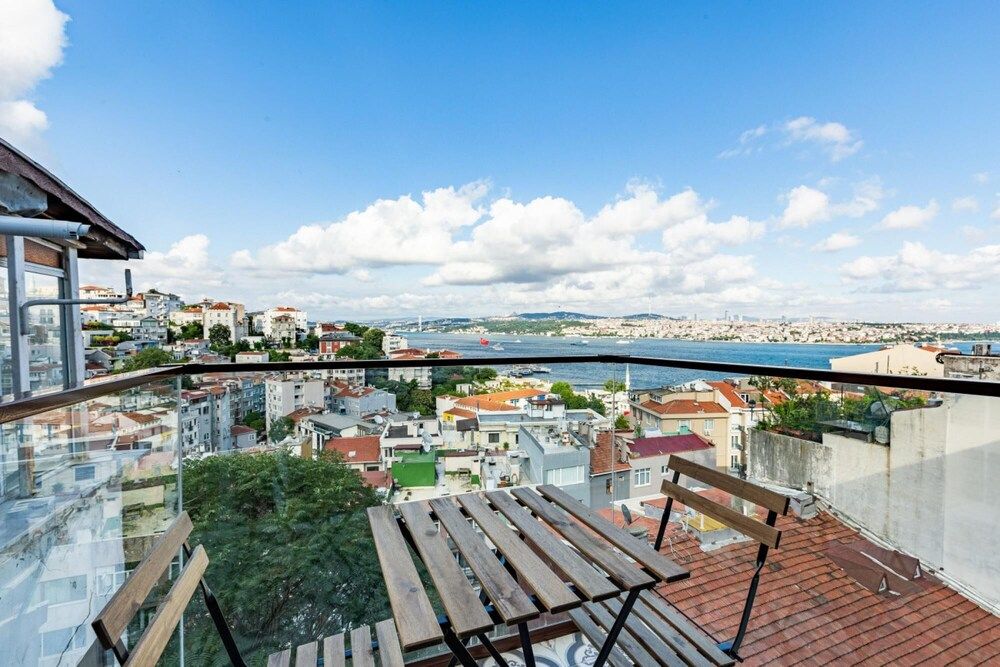 undefined Central Apartment With Bosphorus View in Cihangir 5
