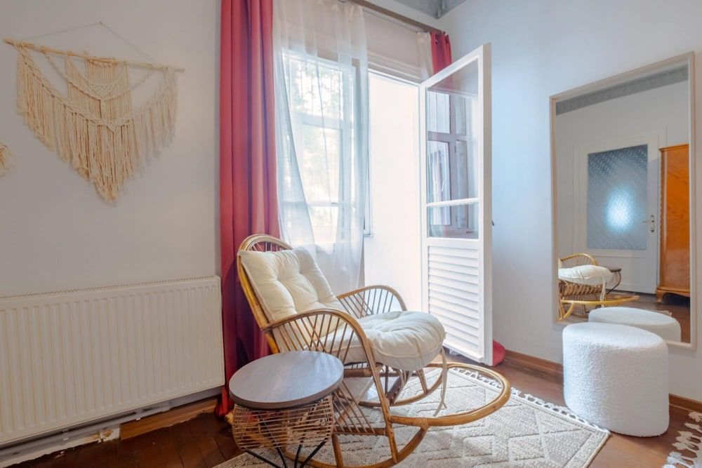 undefined Apartment With Balcony Close to Taksim in Cihangir 8