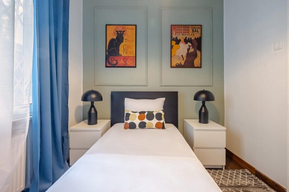 undefined Apartment With Balcony Close to Taksim in Cihangir 3