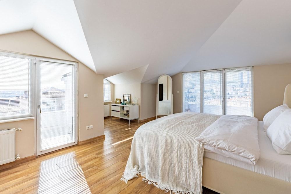 undefined House With Balcony and City View in Besiktas 2