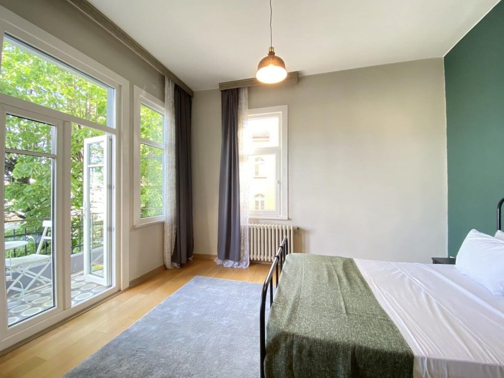 Flat With Balcony and Bosphorus View in Beyoglu Apartment 12