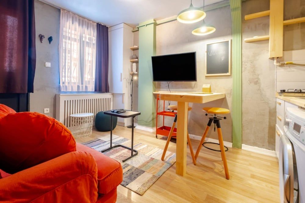 undefined Pleasant Flat Near Taksim Square in Beyoglu 4