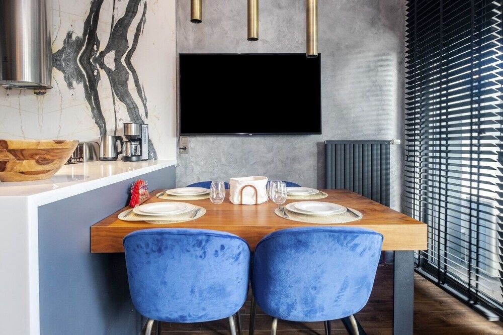 undefined Studio Flat With Balcony Close To Flower Passage 4