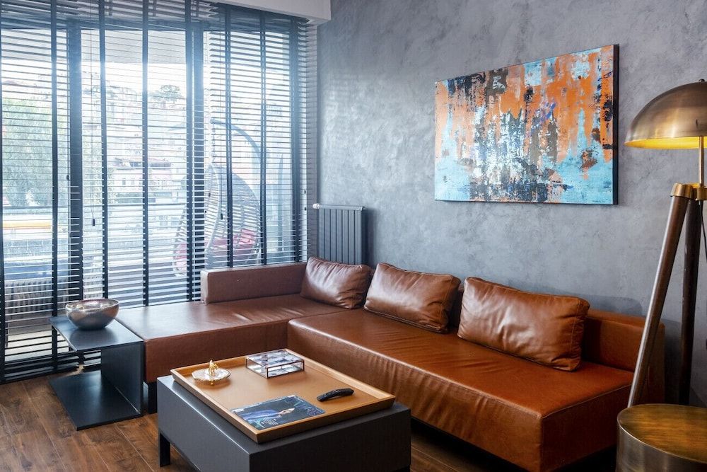 undefined Studio Flat With Balcony Close To Flower Passage 6