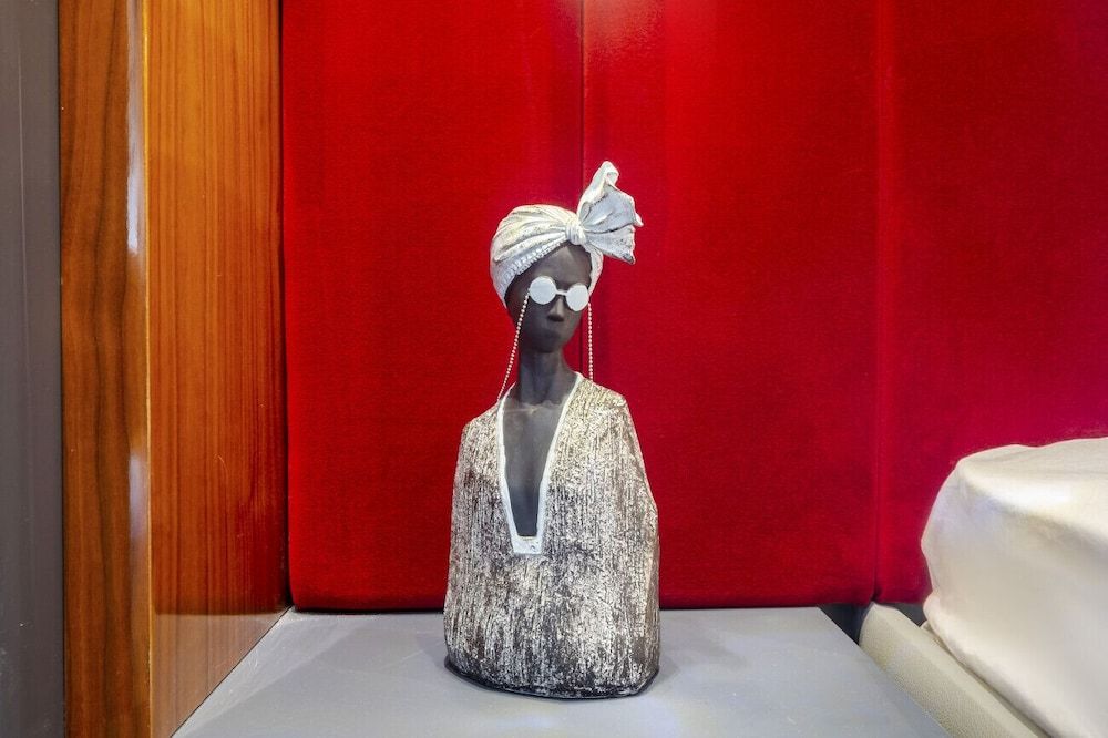 undefined Studio Flat With Balcony Close To Flower Passage 8