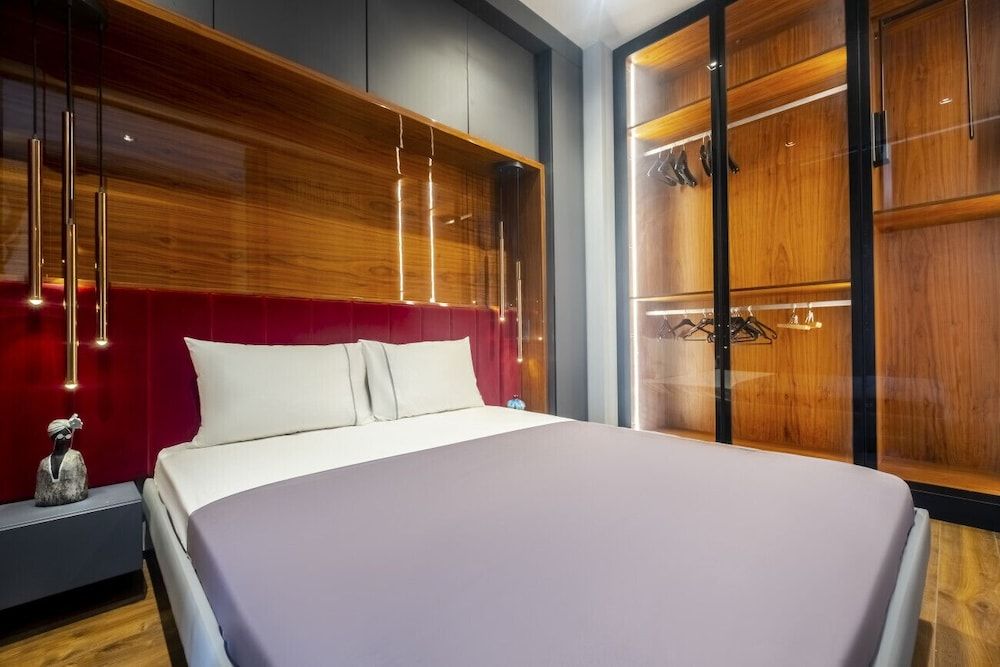 undefined Studio Flat With Balcony Close To Flower Passage 3