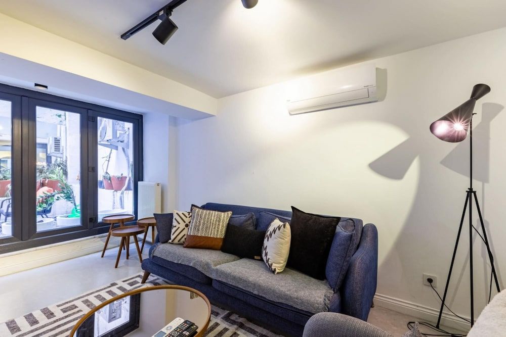 Flat 5 Min to Taksim With Backyard in Cihangir Apartment 8