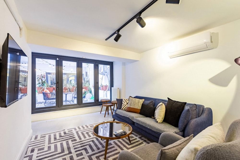 Flat 5 Min to Taksim With Backyard in Cihangir Apartment