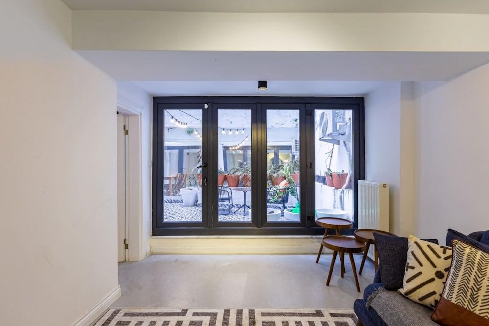 Flat 5 Min to Taksim With Backyard in Cihangir Apartment 7