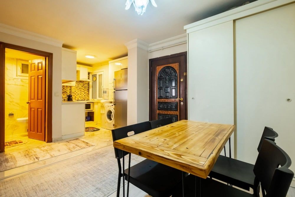 undefined Eclectic Apartment Near Popular Attractions in Beyoglu 9