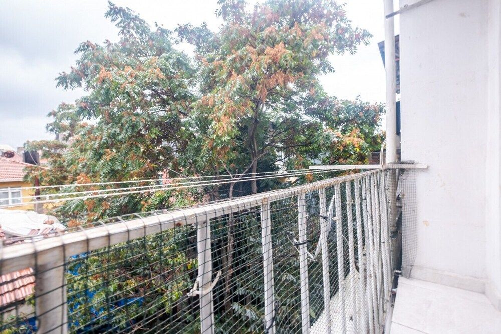 undefined Flat With Balcony Near Bull Statue in Kadikoy