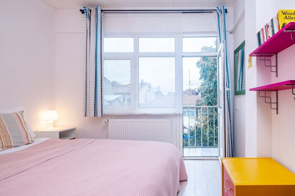 undefined Flat With Balcony Near Bull Statue in Kadikoy 3