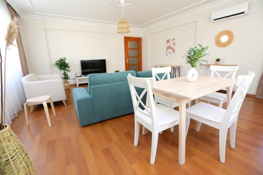 undefined Spacious and Central Flat in Sisli 9