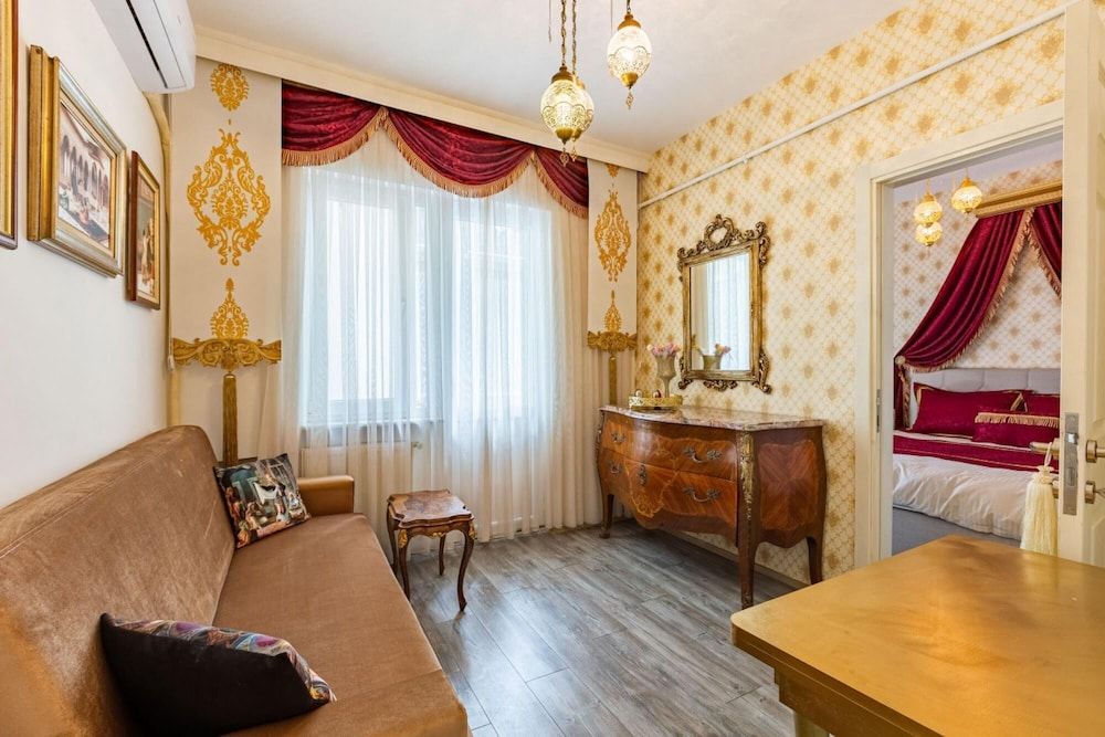 undefined Charming Flat 5 Min to Taksim Square in Beyoglu 3