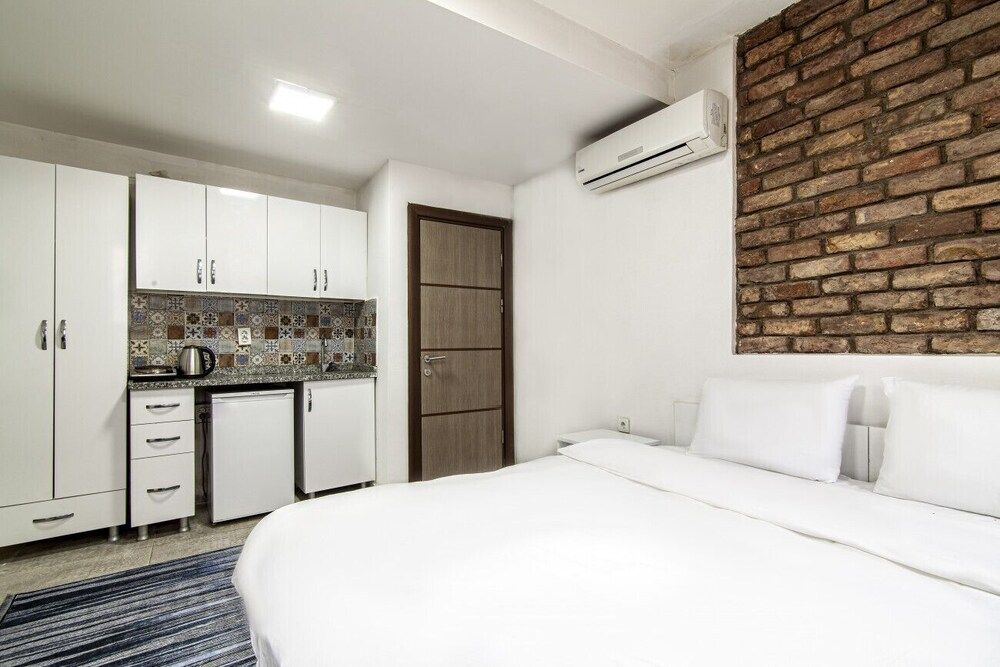 undefined Comfy Studio Flat With Great Location in Beyoglu 2