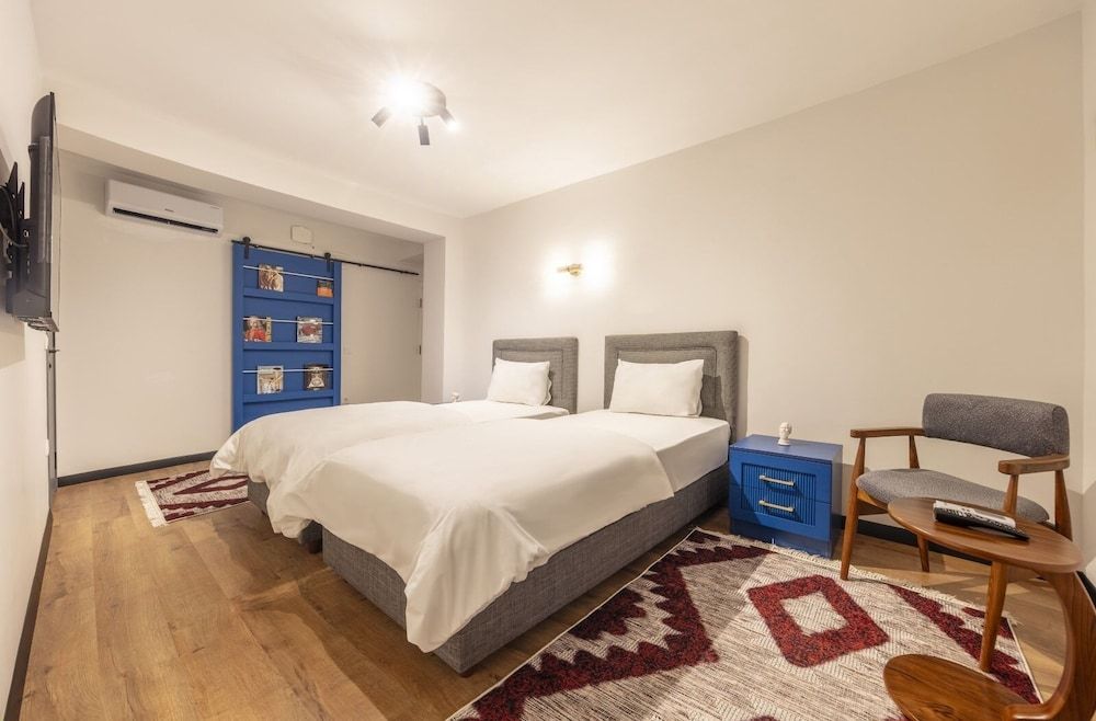 undefined Hexa Suites Hotel