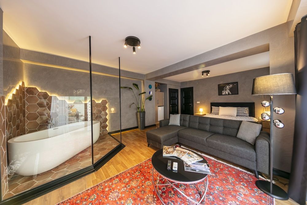 undefined Hexa Suites Hotel 5