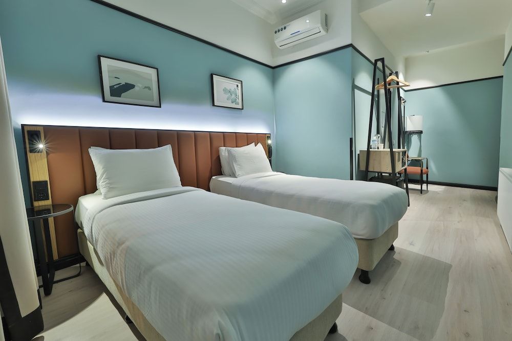 EA Exclusive Hotel Comfort Twin Room 2