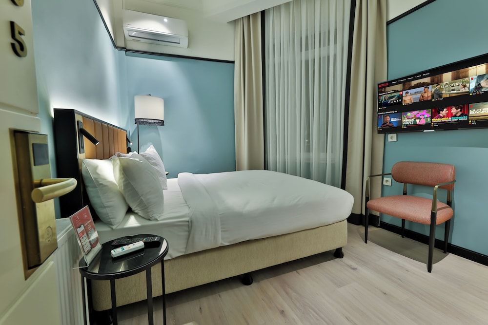 EA Exclusive Hotel Economy Double Room 4