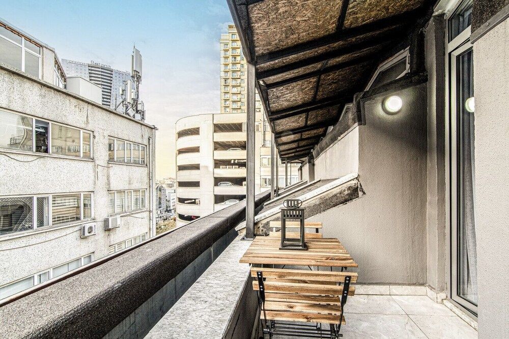 Fully Furnished Flat With Balcony in Sisli Apartment 17